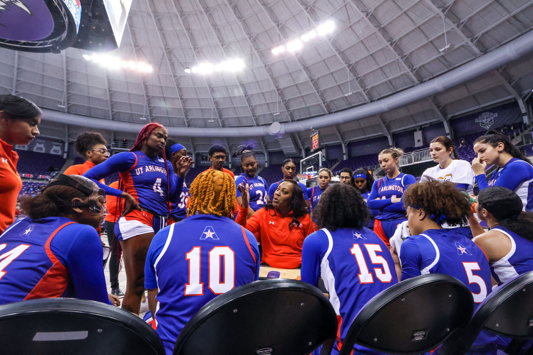 Lady Mavericks defeated by University of Oklahoma in close match